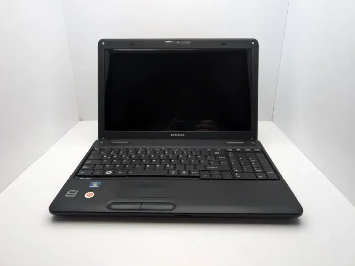 Ноутбук Toshiba Satellite C660D / 15.6" (1366x768) TN / AMD E-300 (2 ядра по 1.3 GHz) / 6 GB DDR3 / 1000 GB HDD / AMD Radeon HD 6310 Graphics / WebCam / Акб не тримає б/в - зображення 2