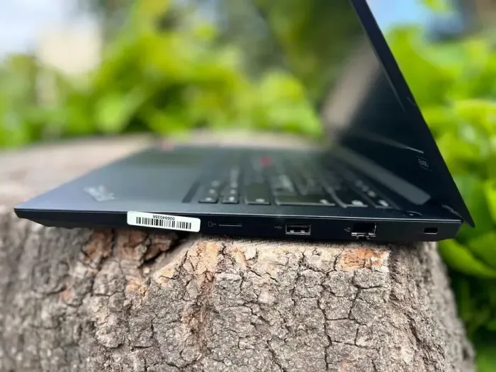 Ноутбук Lenovo ThinkPad E495 / 14" (1920x1080) IPS / AMD Ryzen 5 3500U (4 (8) ядра по 2.1 - 3.7 GHz) / 8 GB DDR4 / 256 GB SSD / AMD Radeon Vega 8 Graphics / WebCam б/в - зображення 6