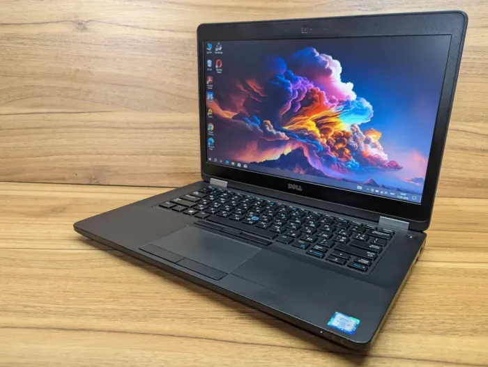 Ноутбук Dell Latitude E5470 / 14" (1366x768) TN / Intel Core i5-6300U (2 (4) ядра по 2.4 - 3.0 GHz) / 8 GB DDR4 / 256 GB SSD / Intel HD Graphics 520 / HDMI / WebCam / Windows 10 б/в - зображення 3