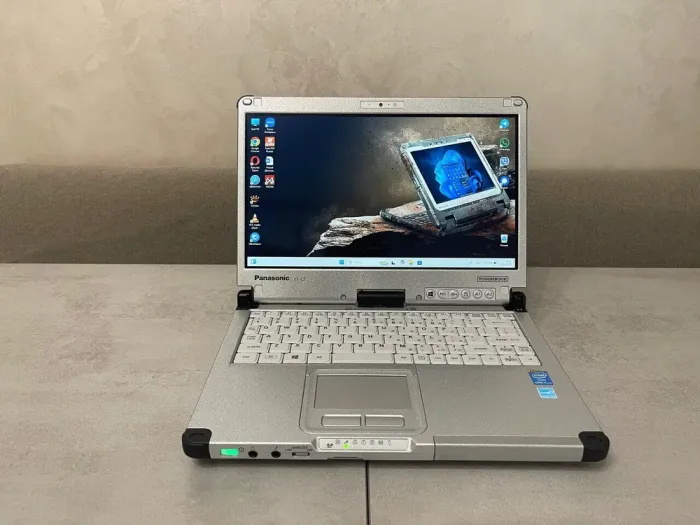 Захищений ноутбук Panasonic Toughbook CF-C2 / 12.5" (1366x768) IPS Touch / Intel Core i5-4300U (2 (4) ядра по 1.9 - 2.9 GHz) / 16 GB DDR3 / 256 GB SSD / Intel HD Graphics 4400 / WebCam / Стилус б/в - зображення 2