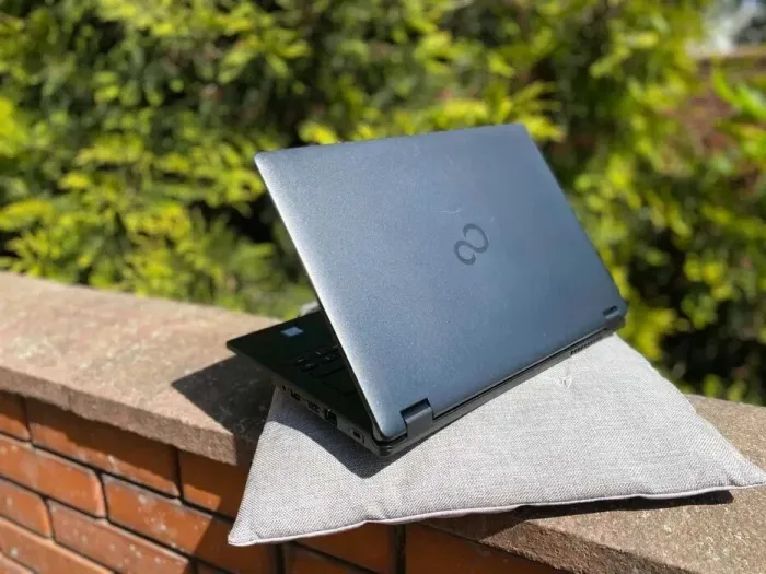 Ноутбук Fujitsu Lifebook E548 / 14" TN / Intel Core i3-7130U (2 (4) ядра по 2.7 GHz) / 8 GB DDR4 / 256 GB SSD / Intel HD Graphics 620 / WebCam  б/в - зображення 8