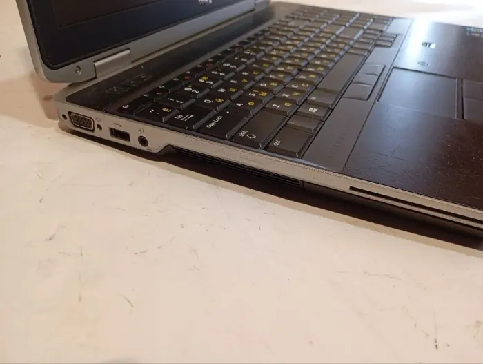 Ноутбук Б-клас Dell Latitude E6530 / 15.6" (1366x768) TN / Intel Core i5-3210M (2 (4) ядра по 2.5 - 3.1 GHz) / 8 GB DDR3 / 240 GB SSD / Intel HD Graphics 4000 б/в - зображення 4