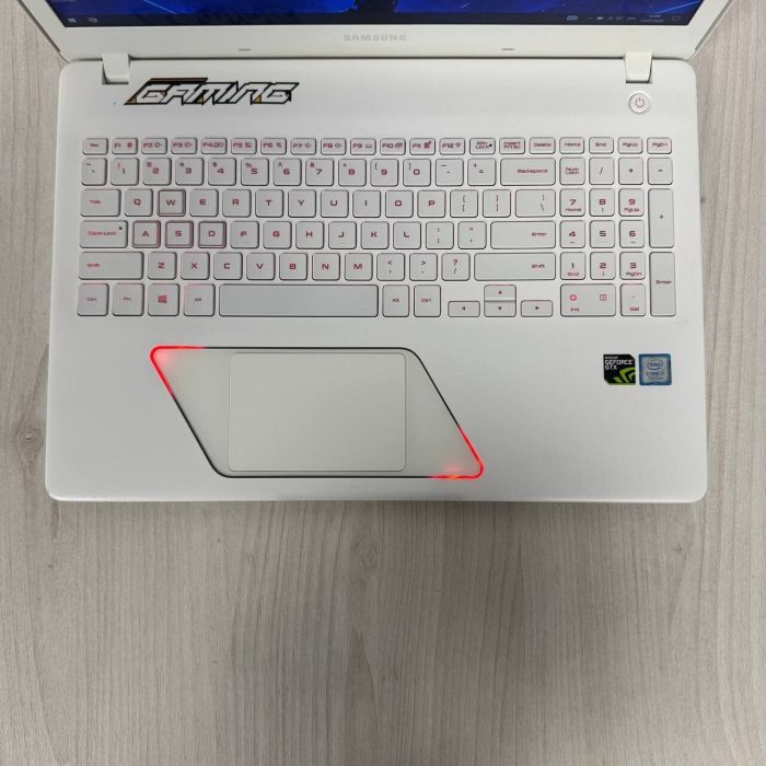 Ігровий ноутбук Samsung Odyssey NP800G5H-X02US White / 15.6" (1920x1080) IPS / Intel Core i7-7700HQ (4 (8) ядра по 2.8 - 3.8 GHz) / 8 GB DDR4 / 256 GB SSD NVMe / nVidia GeForce GTX 1050, 4 GB GDDR5, 128-bit / WebCam б/в - зображення 7