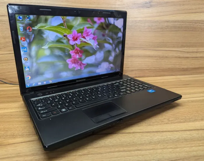 Ноутбук Б-клас Lenovo G570 / 15.6" (1366x768) TN / Intel Celeron B800 (2 ядра по 1.5 GHz) / 8 GB DDR3 / 320 GB HDD / Intel HD Graphics / WebCam / Windows 7 б/в - зображення 5