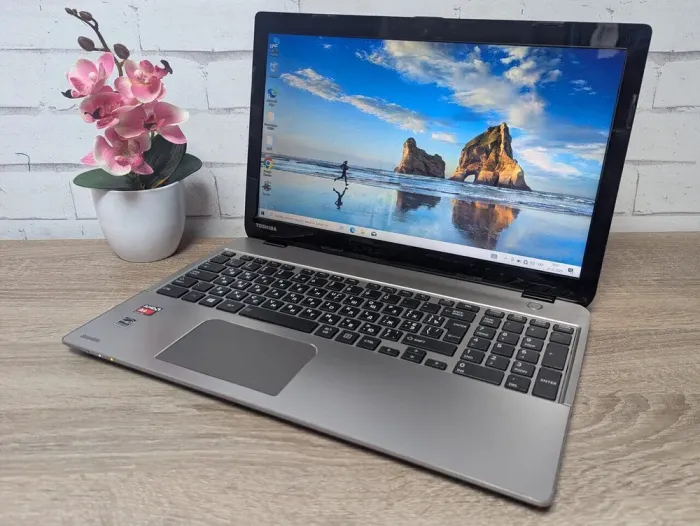 Ноутбук Toshiba Satellite C50D / 15.6" (1366x768) TN / AMD A4-5000 (4 ядра по 1.5 GHz) / 8 GB DDR3 / 128 GB SSD / AMD Radeon HD 8330 Graphics / WebCam б/в - зображення 4