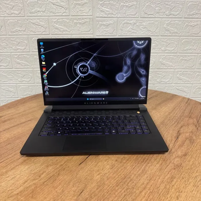 Ігровий ноутбук Б-клас Dell Alienware m15 R7 / 15.6" (2560x1440) IPS / AMD Ryzen 9 6900HX (8 (16) ядер по 3.3 - 4.9 GHz) / 16 GB DDR5 / 512 GB SSD / nVidia GeForce RTX 3070 Ti, 8 GB GDDR6, 256-bit / WebCam б/в - зображення 2