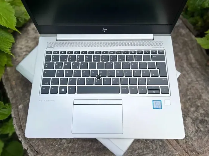Ультрабук HP EliteBook 830 G6 / 13.3" (1920x1080) IPS / Intel Core i5-8365U (4 (8) ядра по 1.6 - 4.1 GHz) / 16 GB DDR4 / 256 GB SSD / Intel UHD Graphics 630 / WebCam б/в - зображення 4