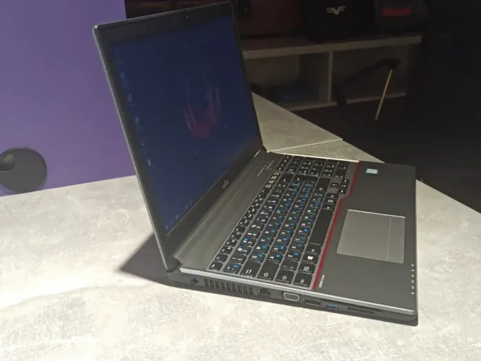 Ультрабук Fujitsu LifeBook E756 / 15.6" (1366x768) TN / Intel Core i5-6200U (2 (4) ядра по 2.3 - 2.8 GHz) / 16 GB DDR4 / 240 GB SSD / Intel HD Graphics 520 / WebCam б/в - зображення 3
