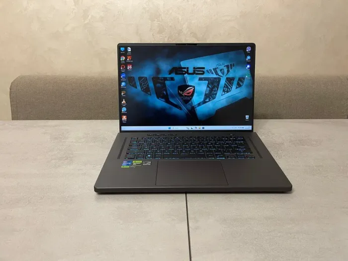 Ігровий ноутбук Asus ROG Zephyrus G16 GU603 / 15.6" (1920x1080) IPS / Intel Core i7-13620H (10 (16) ядер по 3,6 - 4,9 ГГц) / 16 ГБ DDR4 / 512 ГБ SSD M.2 / nVidia GeForce RTX 4060, 8 ГБ GDDR6, 128-bit / WebCam б/в - зображення 2