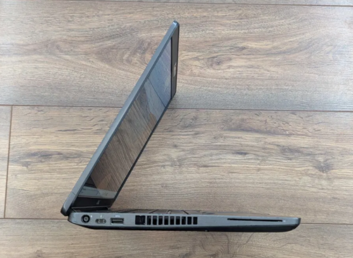 Ультрабук Б-клас Dell Latitude 5501 / 15.6" (1920x1080) IPS / Intel Core i5-9300H (4 (8) ядра по 2.4 - 4.1 GHz) / 16 GB DDR4 / 512 GB SSD / Intel UHD Graphics 630 / WebCam  б/в - изображение 4