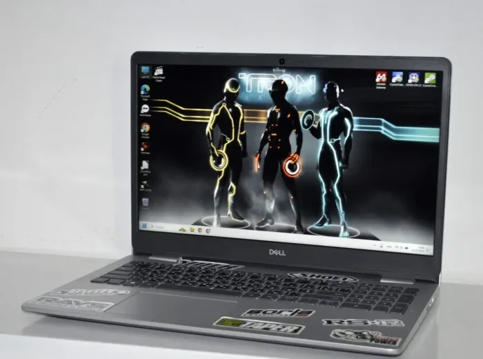 Ультрабук Б-клас Dell Inspiron 15 5593 / 15.6" (1920x1080) IPS / Intel Core i5-1035G1 (4 (8) ядер по 1.0 - 3.6 GHz) / 16 GB DDR4 / 512 GB SSD/ Intel UHD Graphics / WebCam / Windows 11 Pro б/в - зображення 3