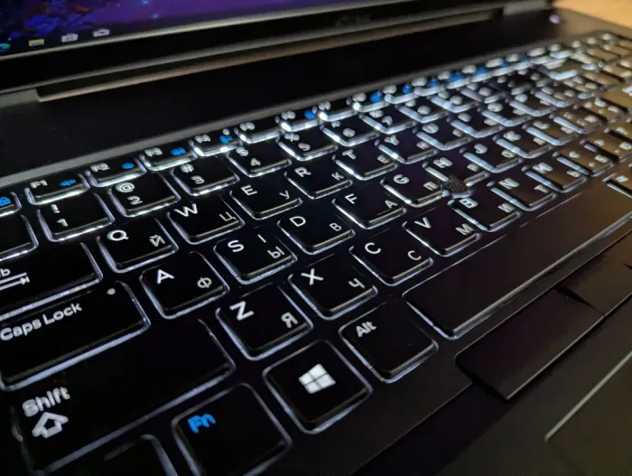 Мобільна робоча станція Dell Precision 7730 / 17.3" (1920x1080) IPS / Intel Core i7-8850H (6 (12) ядер по 2.6 - 4.3 GHz) / 32 GB DDR4 / 512 GB SSD / nVidia Quadro P3200, 6 GB GDDR5, 192-bit / WebCam / Windows 10 б/в - зображення 6