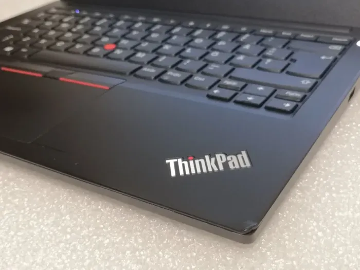 Ультрабук Б-клас Lenovo ThinkPad E14 G1 / 14'' IPS / Core i3-10110U (2(4) ядра по 2.1-4.2GHz) / 8GB DDR4 / 256GB SSD / UHD Graphics / WebCam / HDMI б/в - зображення 4
