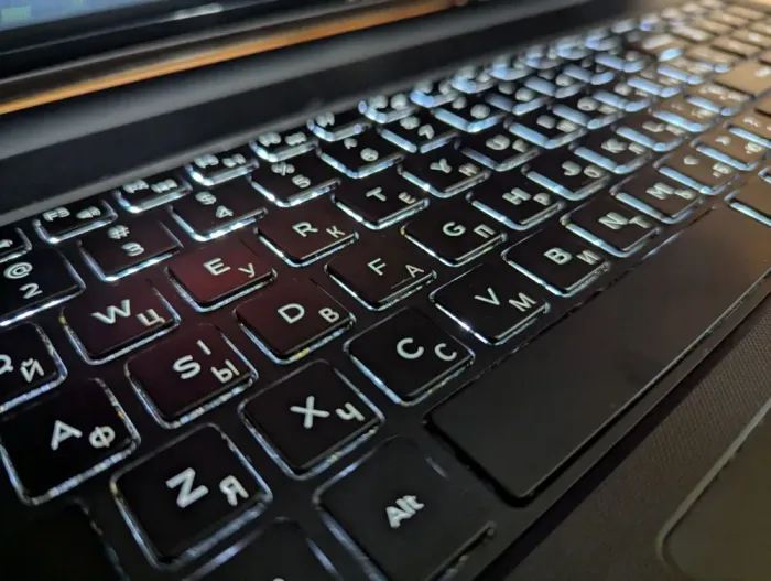 Ноутбук Dell Inspiron 5558 / 15.6" (1366x768) TN Touch / Intel Core i3-4030U (2 (4) ядра по 1.9 GHz) / 8 GB DDR3 / 240 GB SSD / Intel HD Graphics 4400 / WebCam / Windows 10 б/в - зображення 6