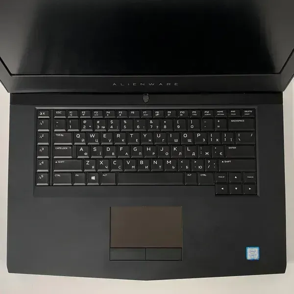 Ігровий ноутбук Б-класу Dell Alienware 15 R3 / 15.6" (1920x1080) IPS / Intel Core i7-7820HK (4 (8) ядра по 2.9 - 3.9 GHz) / 16 GB DDR4 / 512 GB SSD / nVidia GeForce GTX 1070, 8 GB GDDR5, 256-bit / WebCam / HDMI б/в - зображення 3