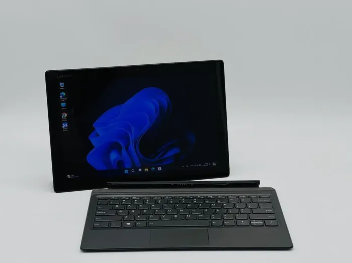 Нетбук Lenovo MIIX 520-12IKB / 12.2" (1920x1080) IPS Touch / Intel Core i5-8250U (4 (8) ядра по 1.6 - 3.4 GHz) / 8 GB DDR4 / 240 GB SSD / Intel UHD Graphics 620 / WebCam б/в - зображення 5