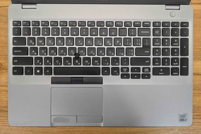 Мобільна робоча станція Dell Precision 3550 / 15,6" (1366x768) TN / Intel Core i7-10610U (4 (8) ядра по 1,8 - 4,9 ГГц) / 16 ГБ DDR4 / 512 ГБ SSD / nVidia Quadro P520, 2 ГБ GDDR5, 64-біт / WebCam / HDMI / Windows 10 б/в - зображення 3