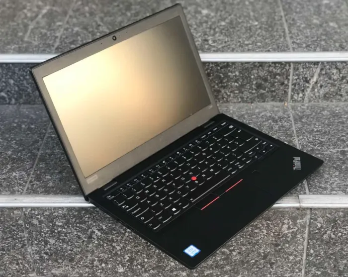 Ноутбук Lenovo ThinkPad L380 / 13.3" (1920x1080) IPS / Intel Core i5-8250U (4 (8) ядра по 1.6 - 3.4 GHz) / 8 GB DDR4 / 240 GB SSD / Intel UHD Graphics 620 / WebCam б/в - зображення 2