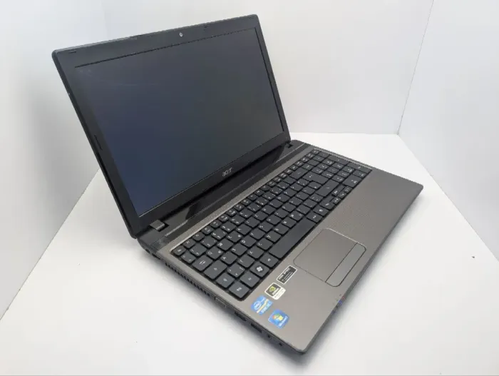 Ноутбук Acer Aspire E1-531G / 15.6" (1366x768) TN / Intel Core i3-2310M (2 (4) ядра по 2.1 GHz) / 6 GB DDR3 / 1000 GB HDD / nVidia GeForce GT 520M, 1 GB GDDR3, 64-bit / WebCaM / DVD-ROM б/в - зображення 6