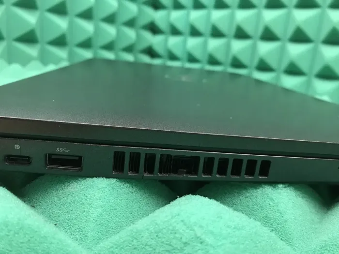 Ноутбук Б-клас Dell Latitude 5500 / 15.6" (1920x1080) IPS / Intel Core i5-8365U (4 (8) ядра по 1.6 - 4.1 GHz) / 16 GB DDR4 / 256 GB SSD M.2 / Intel UHD Graphics 620 / WebCam / USB 3.1 / HDMI / Windows 10 б/в - зображення 11