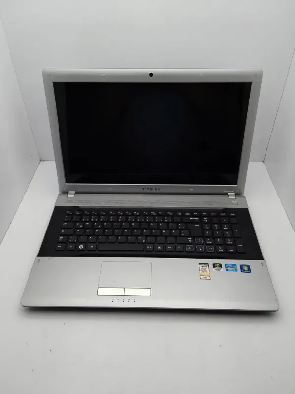 Ноутбук Samsung RV720 / 17.3" (1600x900) TN / Intel Core i3-2310M (2 (4) ядра по 2.1 GHz) / 6 GB DDR3 / 320 GB HDD / nVidia GeForce GT 520M, 1 GB DDR3, 64-bit / WebCam б/в - зображення 7