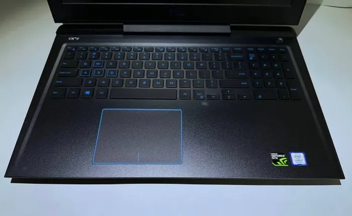 Ігровий ноутбук Dell G7 7588 / 15.6" (1920x1080) IPS / Intel Core i7-8750H (6 (12) ядер по 2.2 - 4.1 GHz) / 16 GB DDR4 / 256 GB SSD + 1000 GB HDD / nVidia GeForce GTX 1060, 6 GB GDDR5, 192-bit / WebCam / Windows 11 б/в - зображення 2