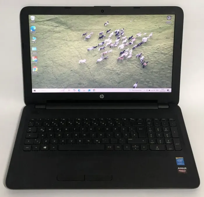 Ноутбук Б-клас HP 250 G4 / 15.6" (1366x768) TN / Intel Core i3-5005U (2 (4) ядра по 2.0 GHz) / 8 GB DDR4 / 1000 GB HDD / AMD Radeon R5 M330, 2 GB DDR3, 64-bit / WebCam / DVD-ROM / Win 10 Home б/в - зображення 2