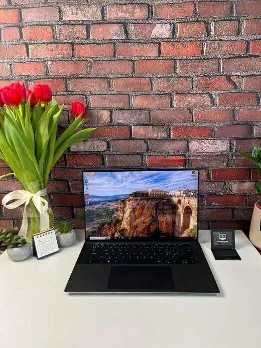 Ігровий ноутбук Dell Precision 5560 / 15.6" (1920x1080) IPS / Intel Core i9-11950H (8 (16) ядер по 2.6 - 5.0 GHz) / 32 GB DDR4 / 1000 GB SSD M.2 / nVidia RTX A2000, 4 GB GDDR6, 128-bit / WebCam / Win 10 Pro б/в - зображення 2