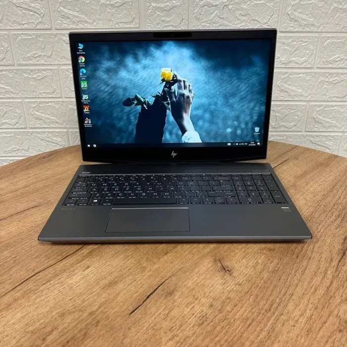 Мобільна робоча станція HP ZBook 15v G5 / 15.6" (1920x1080) IPS / Intel Core i7-8750H (6 (12) ядер по 2.2 - 4.1 GHz) / 16 GB DDR4 / 512 GB SSD NVMe / nVidia Quadro P600, 4 GB GDDR5, 128-bit / WebCam б/в - зображення 2
