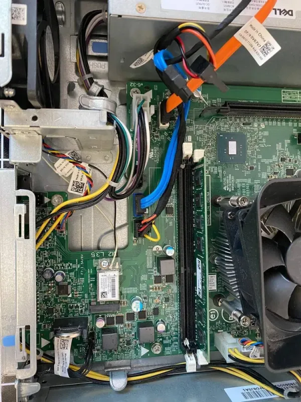 Комп'ютер Dell Vostro 3250 SFF / Intel Core i5-6400 (4 ядра по 2.7 - 3.3 GHz) / 8 GB DDR3 / 500 GB HDD / Intel HD Graphics 530 / DVD-RW / Wi-Fi / HDMI б/в - зображення 7