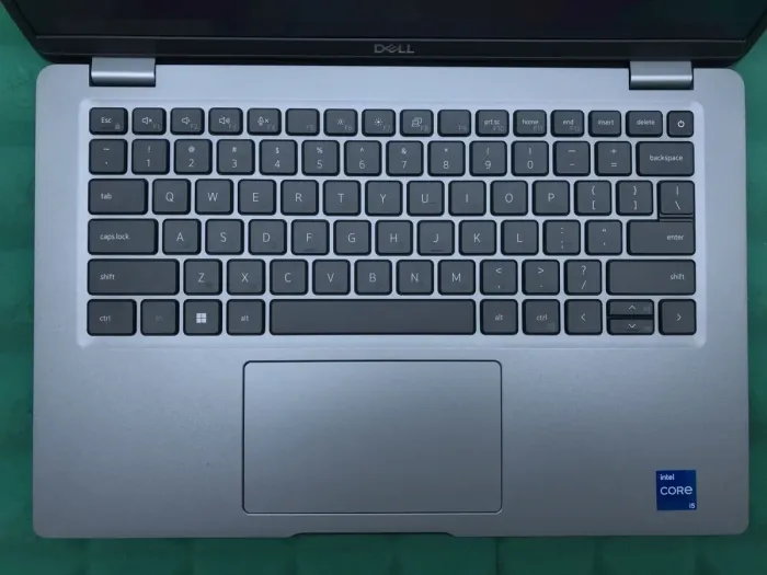 Ультрабук Б-клас Dell Latitude 5420 / 14" (1366x768) TN / Intel Core i5-1135G7 (4 (8) ядра по 2.4 - 4.2 GHz) / 16 GB DDR4 / 256 GB SSD M.2 / Intel Iris Xe Graphics / WebCam / USB 3.2 / HDMI / Windows 10 б/в - зображення 4