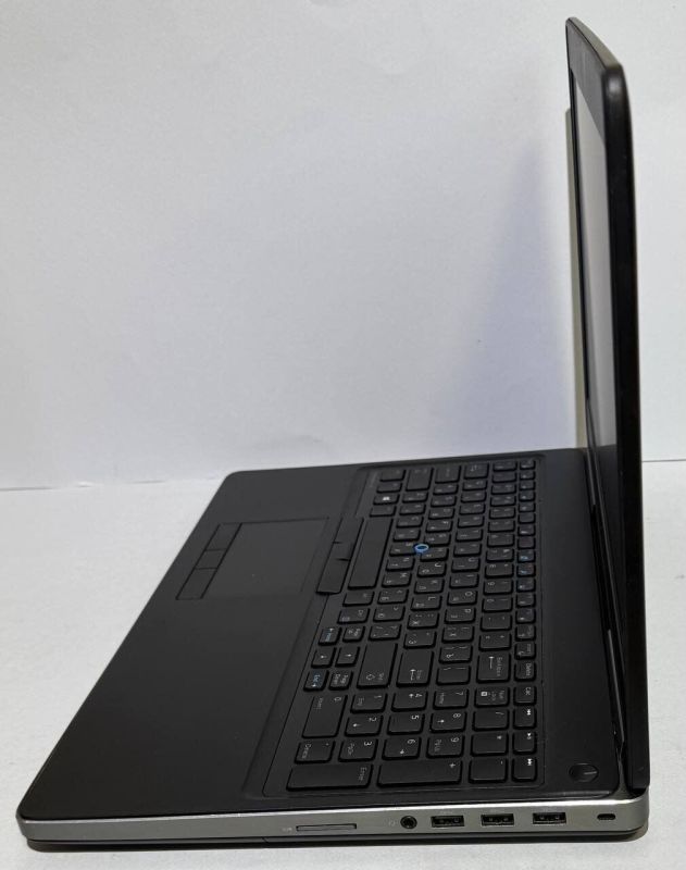 Мобільна робоча станція Dell Precision 7520 / 15,6" (1920x1080) IPS / Intel Core i7-7820HQ (4 (8) ядра по 2,9 - 3,9 ГГц) / 16 ГБ DDR4 / 512 ГБ SSD / nVidia Quadro M1200, 4 ГБ GDDR5, 128-біт / NoWebCam б/в - зображення 7