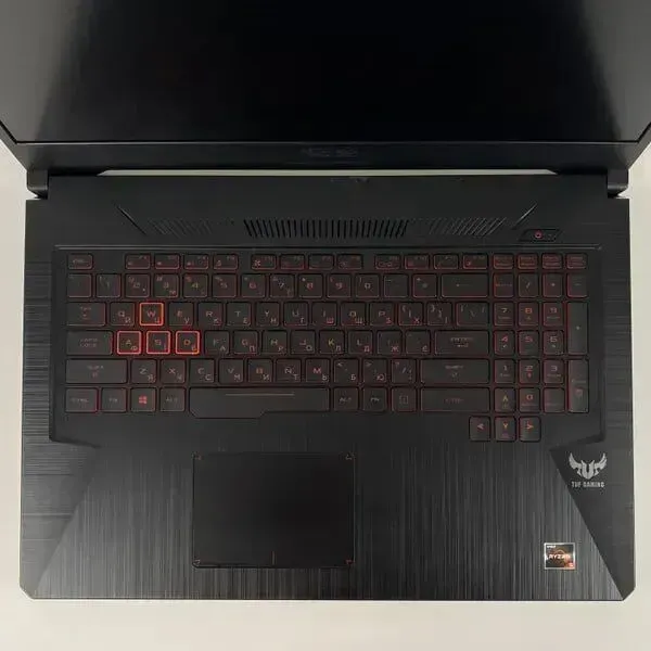 Ігровий ноутбук Asus TUF Gaming FX705DY / 17.3" (1920x1080) IPS / AMD Ryzen 5 3550H (4 (8) ядра по 2.1 - 3.7 GHz) / 16 GB DDR4 / 512 GB SSD / AMD Radeon RX 560, 4 GB GDDR5, 128-bit / WebCam / HDMI б/в - зображення 3