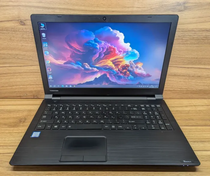 Ноутбук Toshiba Tecra C50-D / 15.6" (1366x768) TN / Intel Core i5-7200U (2 (4) ядра по 2.5 - 3.1 GHz) / 8 GB DDR3 / 256 GB SSD / Intel HD Graphics 620 / WebCam / Windows 10 б/в - зображення 2