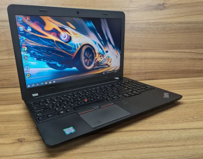 Ноутбук Б-клас Lenovo ThinkPad E560 / 15.6" (1366x768) TN / Intel Core i5-6200U (2 (4) ядра по 2.3 - 2.8 GHz) / 8 GB DDR3 / 240 GB SSD / Intel HD Graphics 520 / WebCam / TouchID / Windows 10 б/в - зображення 5