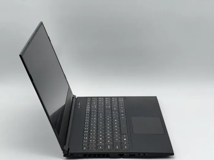 Ігровий ноутбук Maingear MG-VCTR001 / 15.6" (1920x1080) IPS / Intel Core i7-9750H (6 (12) ядер по 2.6 - 4.5 GHz) / 16 GB DDR4 / 1000 GB SSD / nVidia GeForce GTX 1660 Ti, 6 GB GDDR6, 192-bit / WebCam б/в - зображення 3