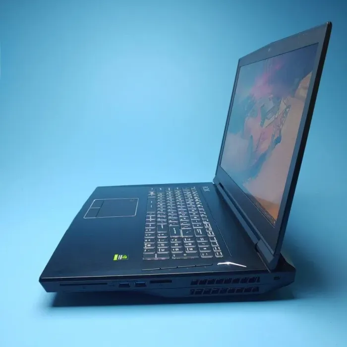 Мобільна робоча станція Boxx GoBoxx MXL 17A51 / 17.3" (1920x1080) TN / Intel Core i7-8700K (6 (12) ядер по 3.7 - 4.7 GHz) / 32 GB DDR4 / 480 GB SSD / nVidia Quadro P3200, 6 GB GDDR5, 192-bit / WebCam / Win 10 Pro б/в - зображення 4