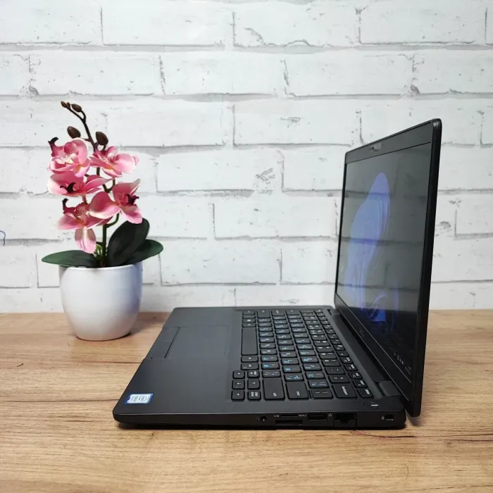 Ультрабук Dell Latitude 5300 / 13.3" (1920x1080) TN / Intel Core i5-8265U (4 (8) ядра по 1.6 - 3.9 GHz) / 16 GB DDR4 / 256 GB SSD / Intel UHD Graphics 620 / WebCam б/в - зображення 4