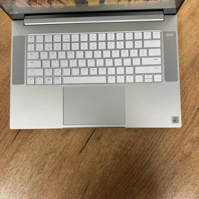 Ігровий ноутбук Razer Blade 15 RZ09-0328 Silver / 15.6" (3840x2160) OLED / Intel Core i7-10750H (6 (12) ядер по 2.6 - 5.0 GHz) / 16 GB DDR4 / 512 GB SSD NVMe / nVidia GeForce RTX 2070 Max-Q, 8 GB GDDR6, 256-bit / WebCam б/в - зображення 7