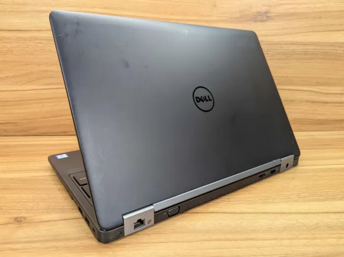 Ноутбук Dell Latitude E5570 / 15.6" (1366x768) TN / Intel Core i7-6820HQ (4 (8) ядра по 2.7 - 3.6 GHz) / 16 GB DDR4 / 512 GB SSD / AMD Radeon R7 M370, 2 GB GDDR5, 128-bit / HDMI / Windows 10 б/в - зображення 7