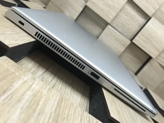 Ультрабук HP EliteBook 840 G6 / 14" (1920x1080) IPS Touch / Intel Core i7-8665U (4 (8) ядра по 1.9 - 4.8 GHz) / 8 GB DDR4 / 256 GB SSD M.2 / Intel UHD Graphics 620 / WebCam / Fingerprint / HDMI б/в - зображення 5