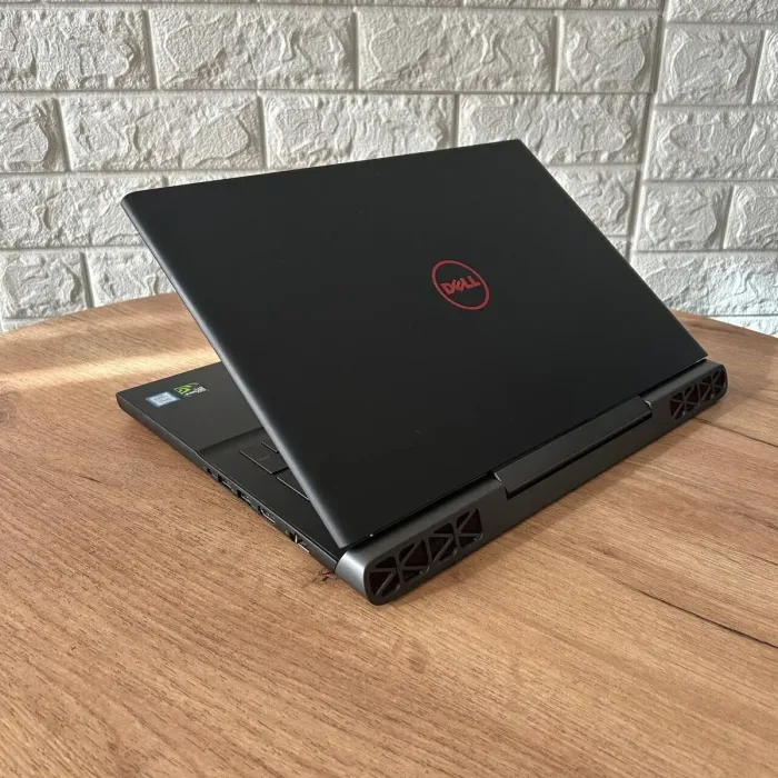 Ігровий ноутбук Б-клас Dell Inspiron 15 Gaming 7567 / 15.6" (1920x1080) TN / Intel Core i5-7300HQ (4 ядра по 2.5 - 3.5 GHz) / 16 GB DDR4 / 256 GB SSD / nVidia GeForce GTX 1050 Ti, 4 GB GDDR5, 128-bit б/в - зображення 6