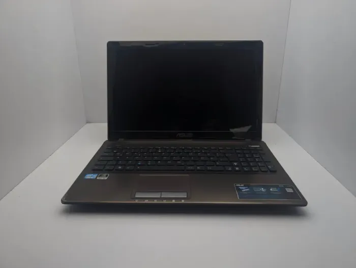 Ігровий ноутбук Asus K53SV / 15.6" (1366x768) TN / Intel Core i5-2410M (2 (4) ядра по 2.3 - 2.9 GHz) / 8 GB DDR3 / 120 GB SSD / nVidia GeForce GT 540M, 2 GB DDR3, 128-bit / WebCam б/в - зображення 2