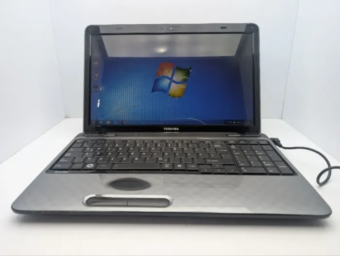 Ноутбук Toshiba Satellite L750 / 15.6" (1366x768) TN / Intel Core i5-2430M (2 (4) ядра по 2.4 - 3.0 GHz) / 6 GB DDR3 / 500 GB HDD / nVidia GeForce GT 520M, 1 GB GDDR3, 128-bit / WebCam / DVD-ROM б/в - зображення 2