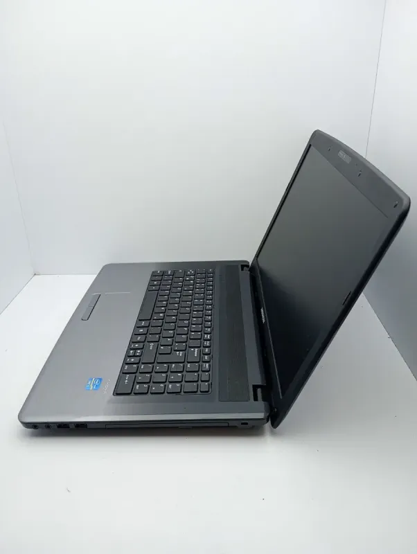 Ноутбук Acer Medion E7222 / 17.3" (1600x900) TN / Intel Core i3-2370M (2 (4) ядра по 2.4 GHz) / 6 GB DDR3 / 750 GB HDD / Intel HD Graphics 3000 / WebCam б/в - зображення 5