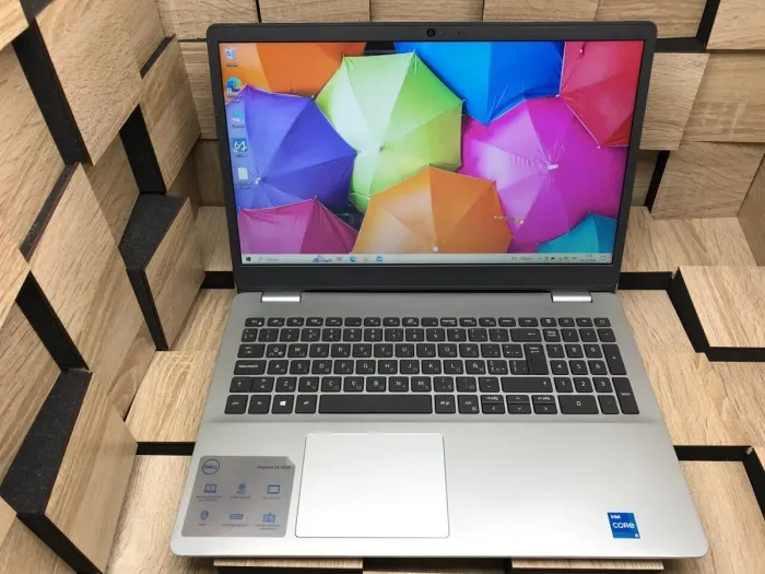 Ноутбук Б-клас Dell Inspiron 3501 / 15.6" (1366x768) TN / Intel Core i5-1135G7 (4 (8) ядра по 2.4 - 4.2 GHz) / 8 GB DDR4 / 192 GB SSD / Intel Iris Xe Graphics / WebCam б/в - зображення 2