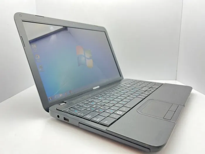 Ноутбук Б-клас Toshiba Satellite C80-12SR / 15.6" (1366x768) TN / Intel Pentium B960 (2 ядра по 2.2 GHz) / 4 GB DDR3 / 320 GB HDD / Intel HD Graphics / WebCam б/в - зображення 3