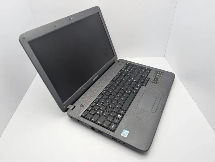 Ноутбук Samsung R528 / 15.6" (1366x768) TN / Intel Pentium T4400 (2 ядра по 2.2 GHz) / 6 GB DDR3 / 500 GB HDD / Intel Graphics / WebCam / DVD-ROM б/в - зображення 6