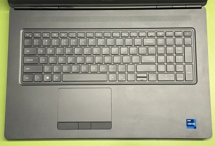 Мобільна робоча станція Dell Precision 7760 / 17.3" (1920x1080) IPS / Intel Xeon W-11855M (6 (12) ядер по 3.2 - 4.9 GHz) / 32 GB DDR4 / 1000 GB SSD / nVidia RTX A3000, 6 GB GDDR6, 192-bit / WebCam / Thunderbolt б/в - зображення 3