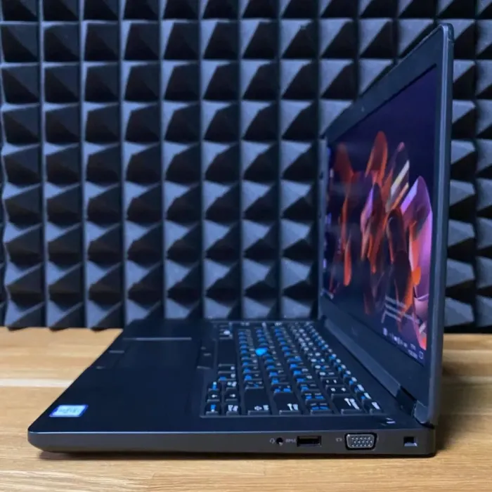 Ультрабук Dell Latitude 5480 / 14" (1920x1080) TN / Intel Core i5-6300U (2 (4) ядра по 2.4 - 3.0 GHz) / 8 GB DDR4 / 128 GB SSD / Intel HD Graphic 520 / WebCam б/в - зображення 4